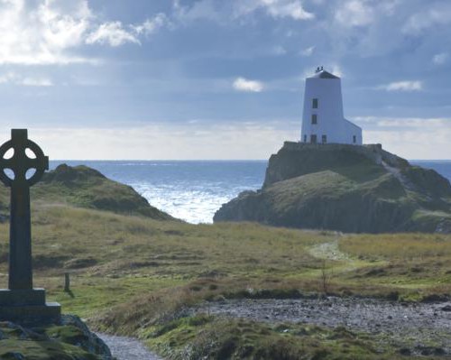 Ty Mawr 'cross Llandwyn